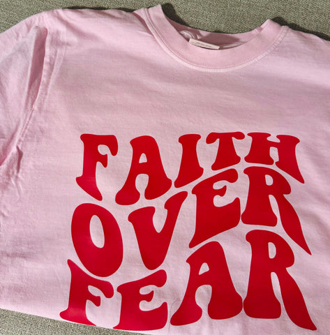 Faith over fear | Pink T-Shirt